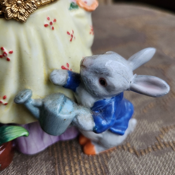 Vintage CWC Bunny Spring Hinged Trinket Box, Gardening Rabbit w Baby, Flowers - Picture 9 of 12